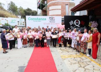 Constanza honra a sus madres: emotivo acto destaca el valor de la mujer
